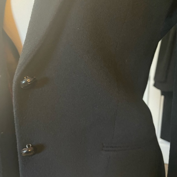 Beautiful structured fit cashmere wool blend black blazer. 2 button front. - Picture 3 of 16